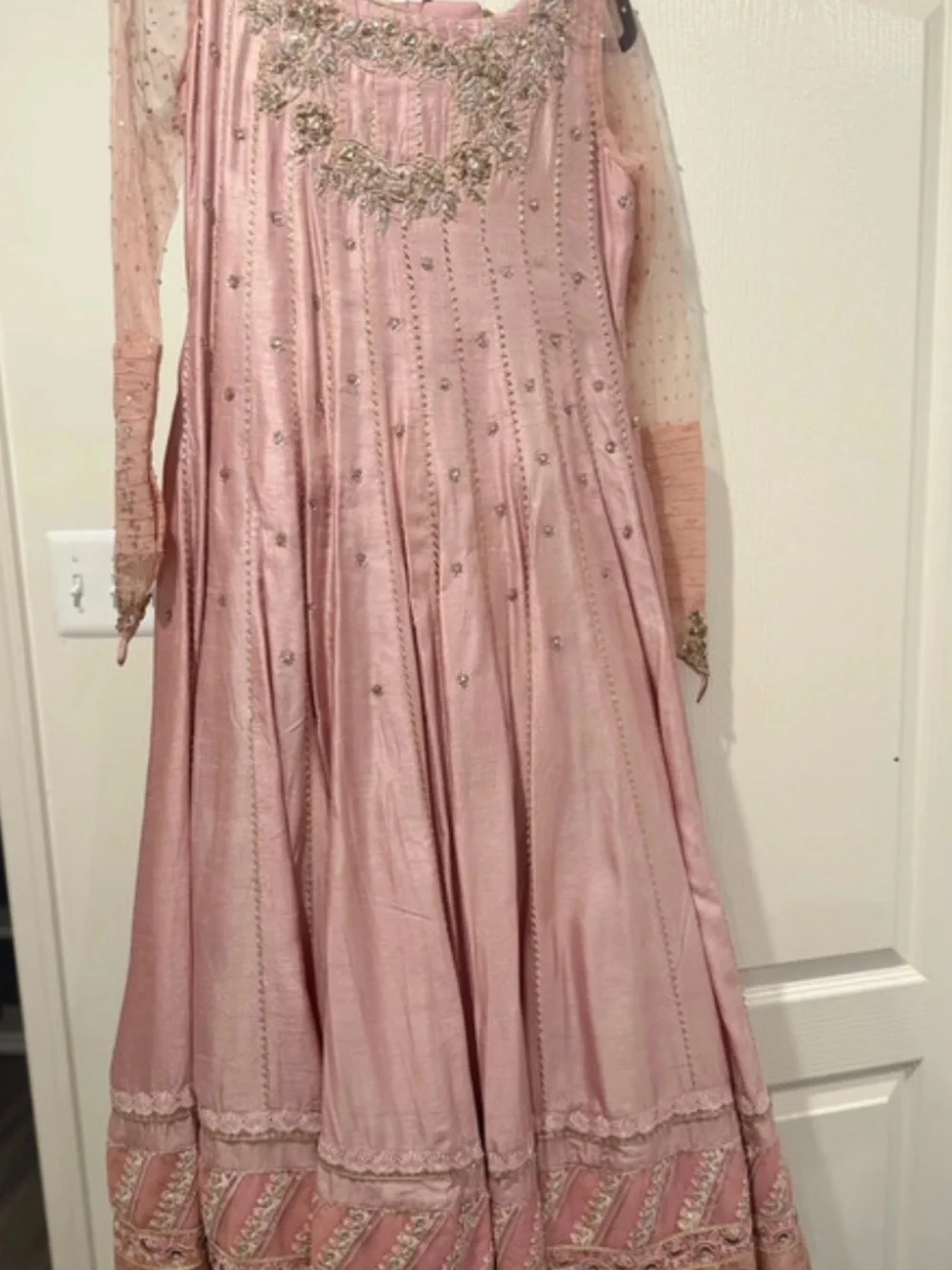 Faiza saqlain 3 piece dress blush pink
Brand new plz - Picture 6 of 8